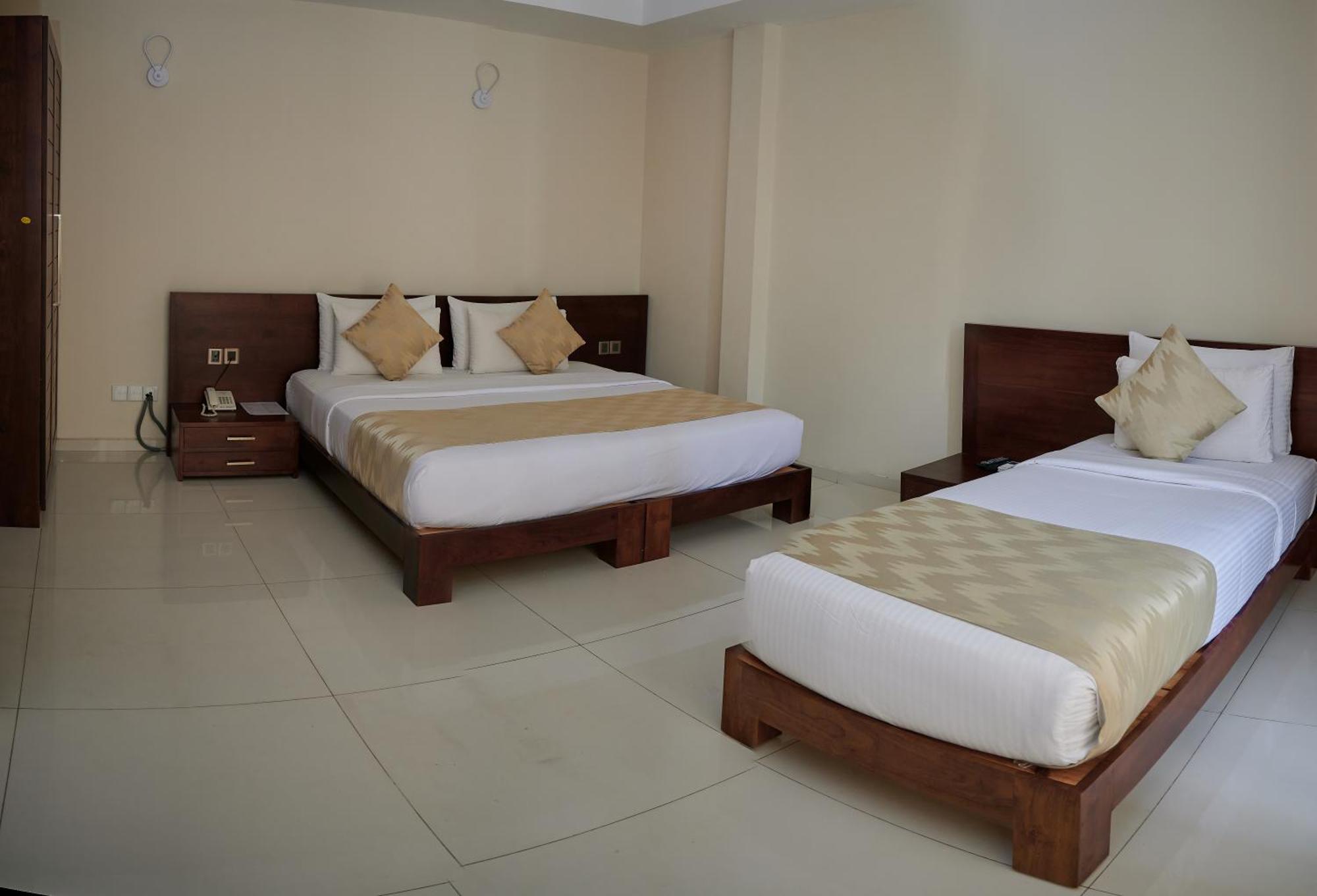 Kethumathee Hotel & Banquet Ratnapura Exterior photo
