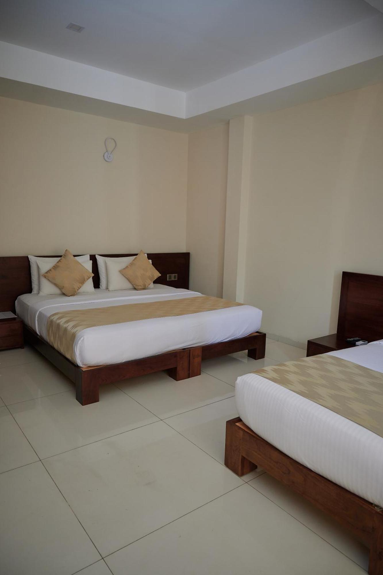 Kethumathee Hotel & Banquet Ratnapura Exterior photo