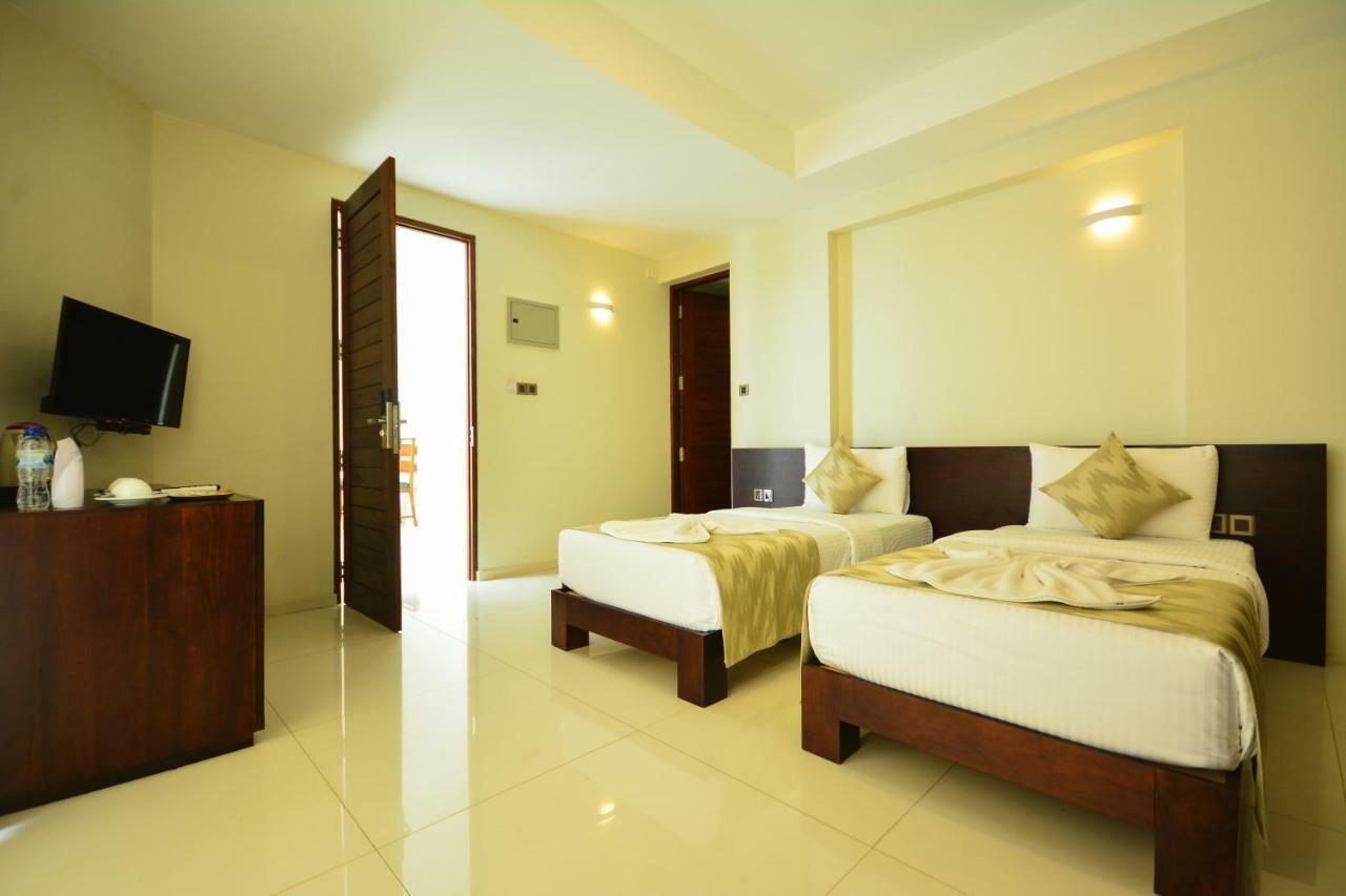 Kethumathee Hotel & Banquet Ratnapura Exterior photo