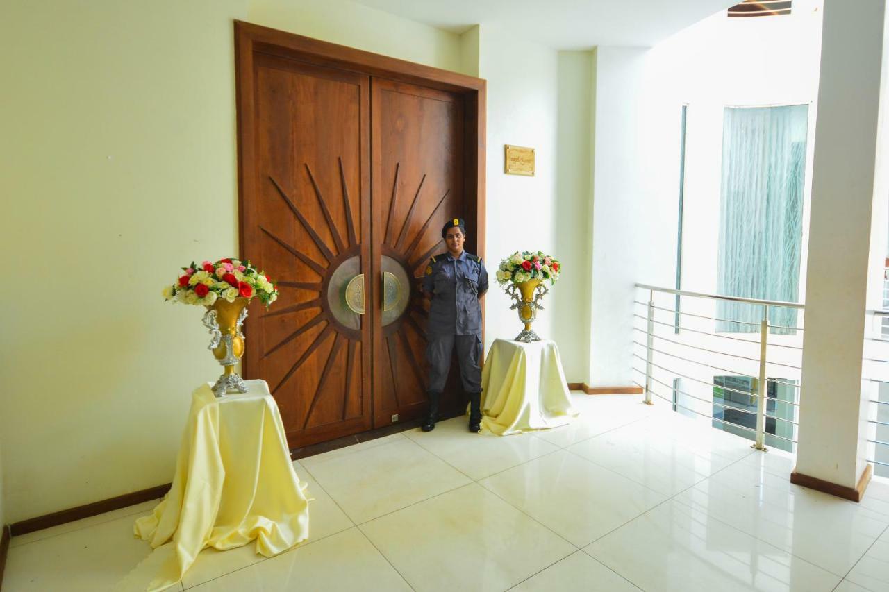 Kethumathee Hotel & Banquet Ratnapura Exterior photo